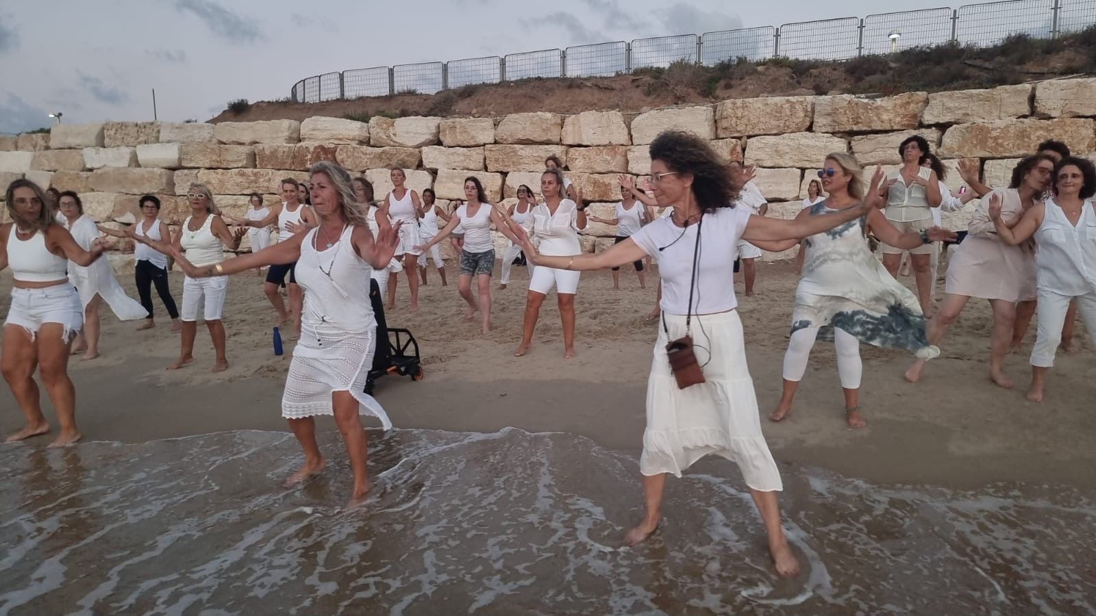 שיעור Nia ניה עם שרונה גיא בתל אביב-יפו - שרונה דרך חיים בתנועה - דרך גוף